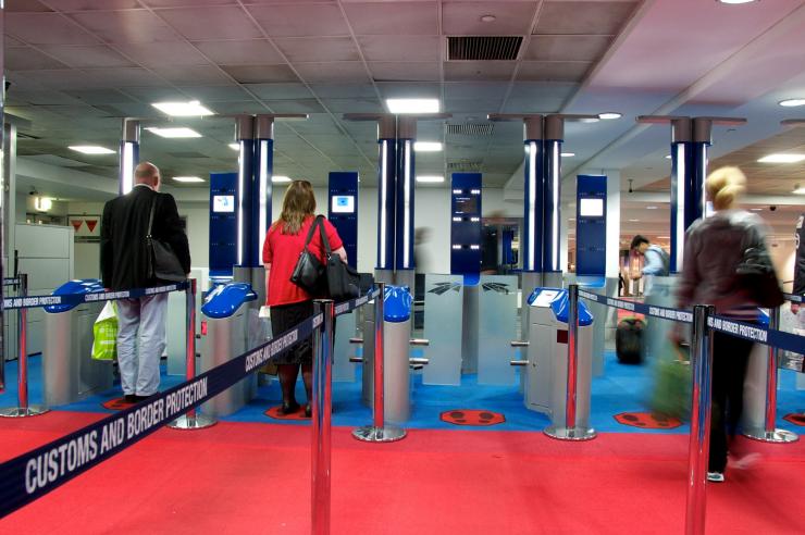 Hành khách sử dụng SmartGate © Australian Border Force